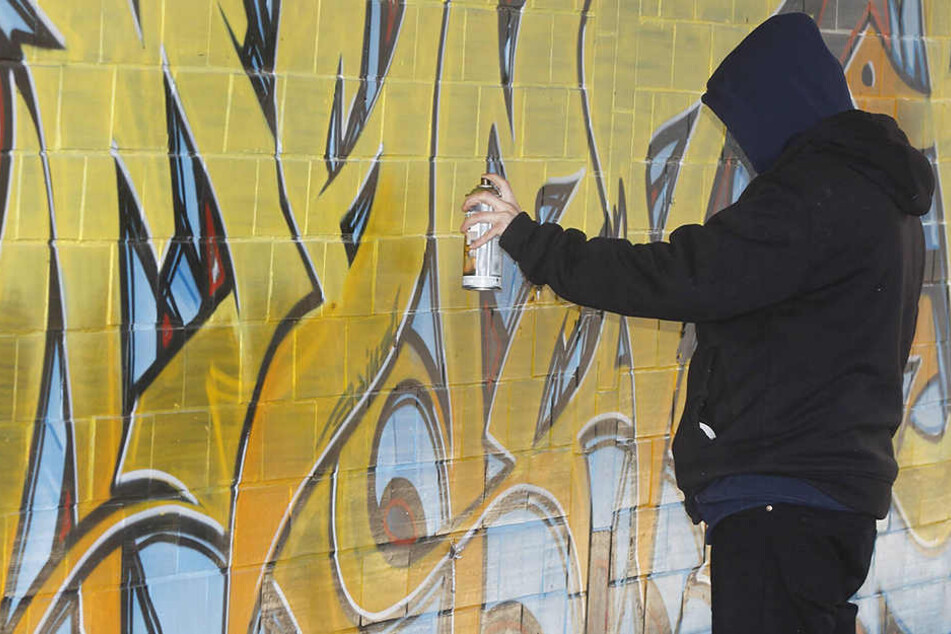 Ein 18-Jähriger wurde in Erfurt beim illegalen Sprayen erwischt. (Symbolbild)
