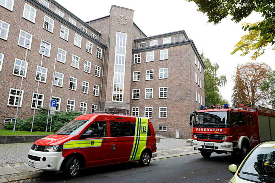 Die Feuerwehr untersuchte alle Räume am Gericht.