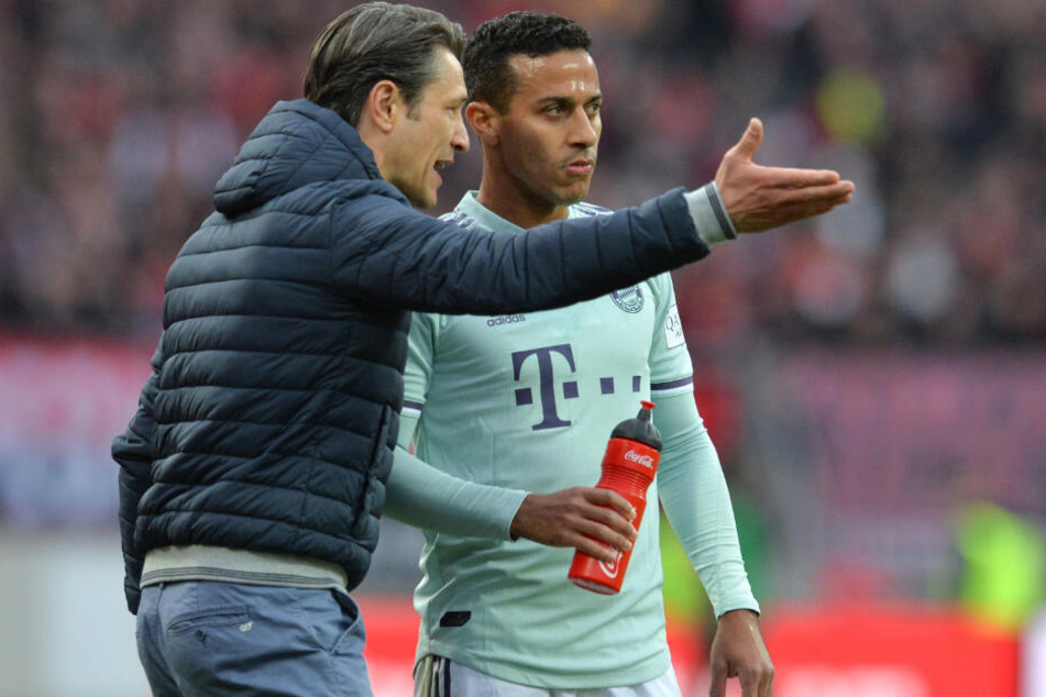 Bayern-Trainer Niko Kovac (l.) will sich die Meisterschaft im ersten Jahr sichern.