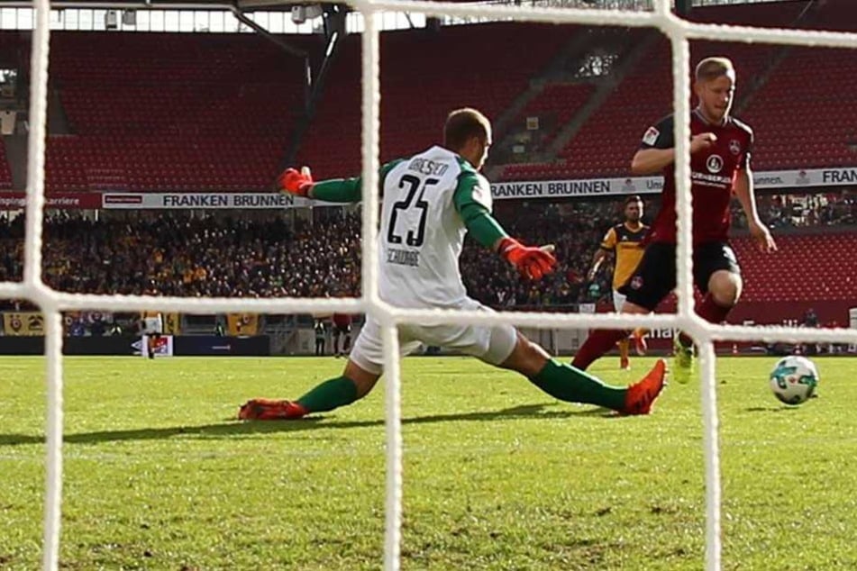 82. Minute im Spiel gegen Nürnberg. Cedric Teuchert umkurvt Schwebe und schiebt zum 2:1 für die Franken ein. Kein statt ein Punkt für Dynamo.