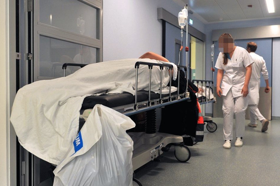 Wegen schweren Gesichtsverletzungen musste der Mann im Krankenhaus behandelt werden. Wo er sie her hat, wusste er nicht mehr (Symbolbild).
