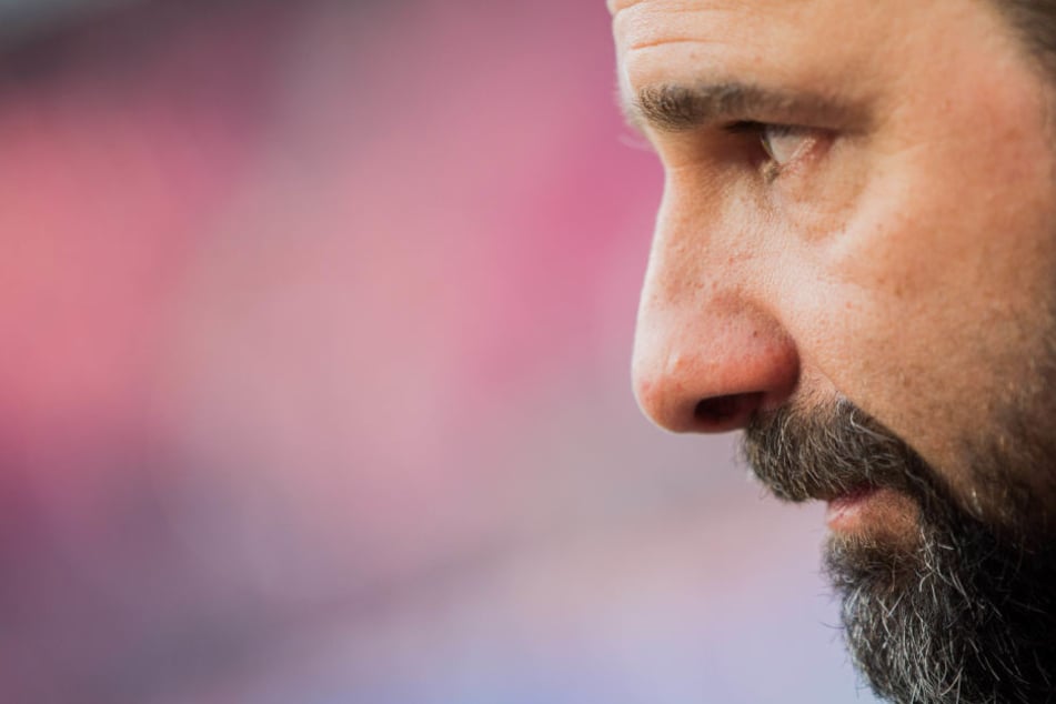 Angespannte Mine bei Kölns Trainer Stefan Ruthenbeck. Unter ihm konnte der FC zuletzt regelmäßig punkten.