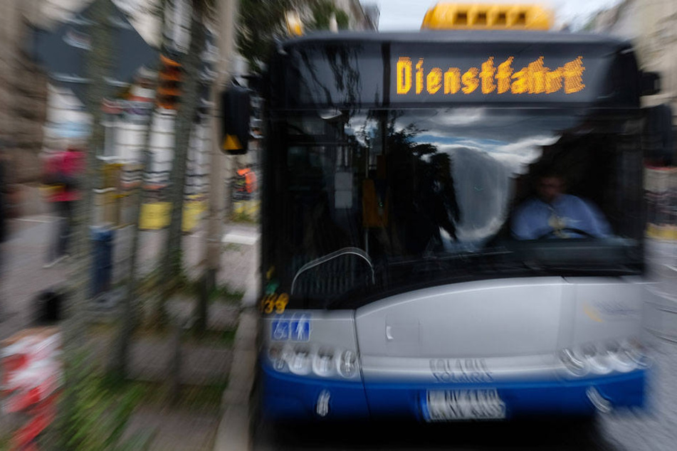 Im Nightliner belästigte ein Fahrgast die Mitfahrenden und ohrfeigte schließlich den Fahrer (Symbolbild).