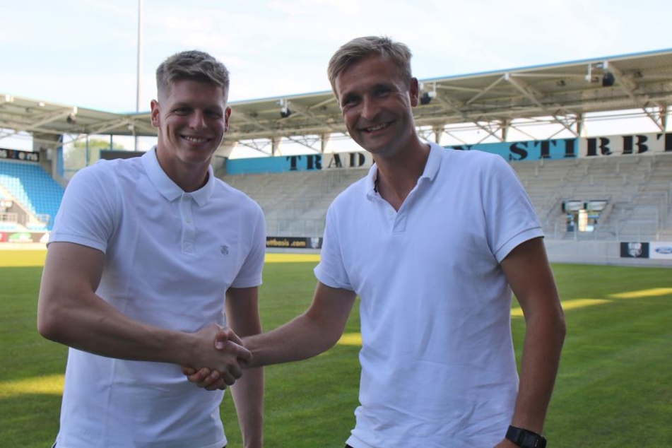 CFC-Coach David Bergner (r.) kann sich glücklich schätzen: Jakub Jakubov wechselt vom Berliner AK 07 zum Neu-Regionalligisten.