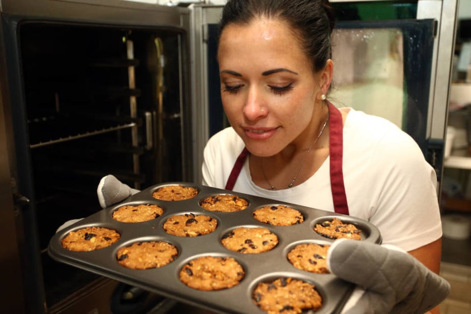Hmmm, wie das duftet - und gesund sind die Kekse auch noch: Susan beim Backen iherer knusprigen Kreationen.