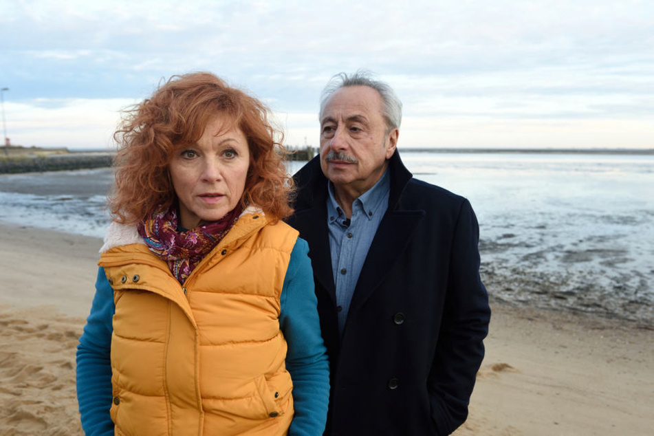Es geht auch um ihre Ruhestands-Liebe: Marlene (Heike Trinker) und Stubbe (Wolfgang Stumph).