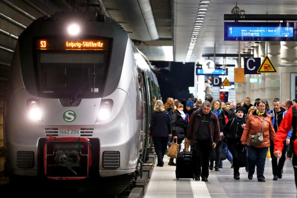 Heute würden täglich rund 90.000 Fahrgäste die S-Bahn Mitteldeutschland benutzen, 40 Prozent mehr als im ersten Jahr 2013.