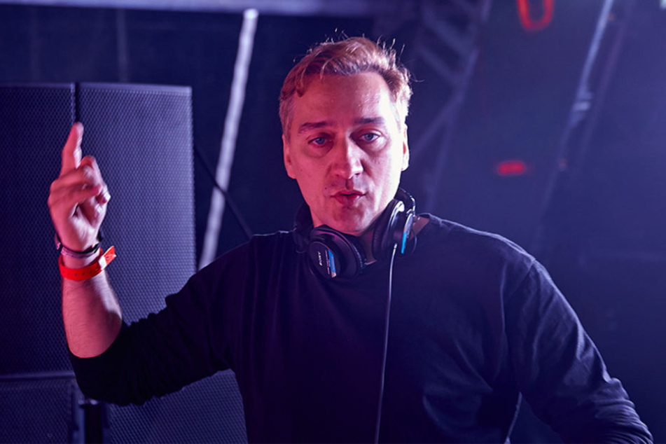 Er genießt es wieder auf der großen Bühne zu stehen: Paul van Dyk beim "Nature One" Technofestival in Rheinland-Pfalz.