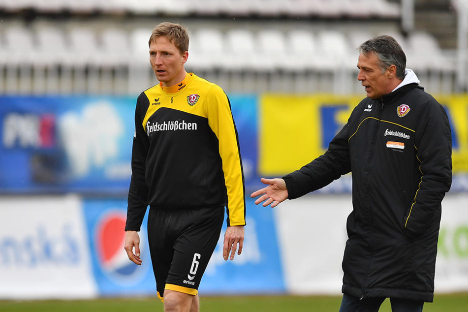 Uwe Neuhaus (rechts) mit Anweisungen für seinen Kapitän Marco Hartmann.
