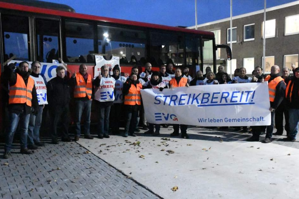 Viele Beschäftigte streikten am Dienstagmorgen.
