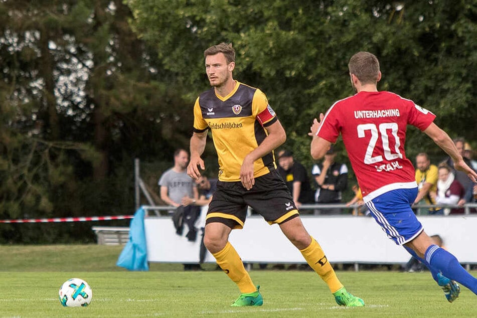 Florian Ballas (l. gegen den Hachinger Dominik Stahl) hat sich verletzt. Die konkrete Diagnose fehlt noch.