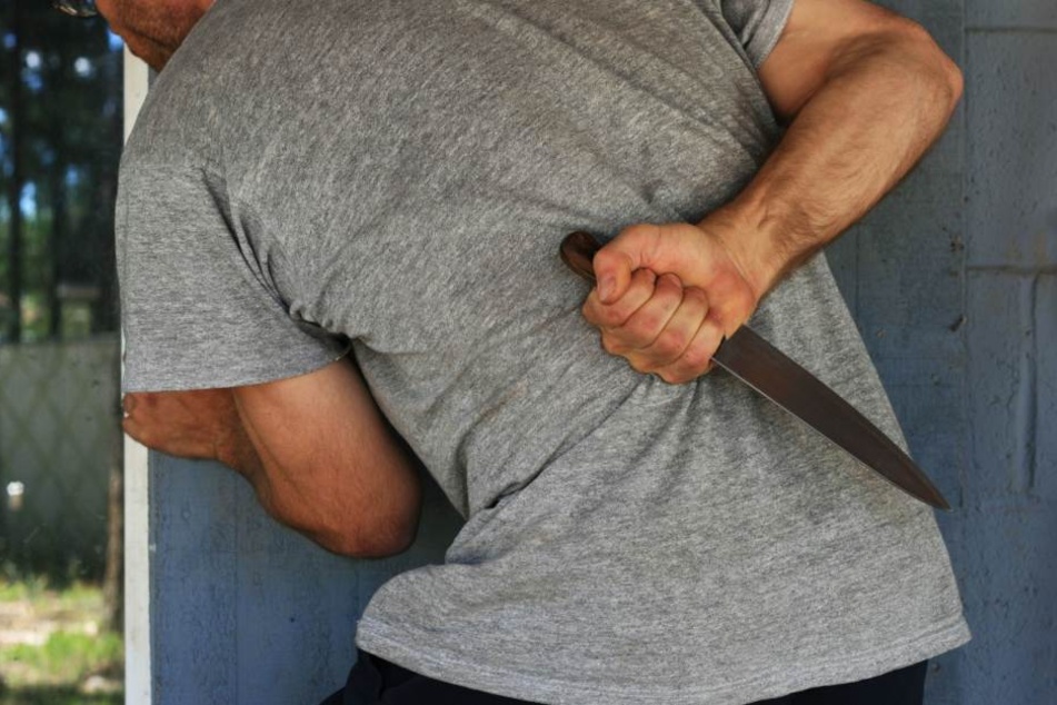 Der Nachbar wurde mit einem Messer bedroht. (Symbolbild)