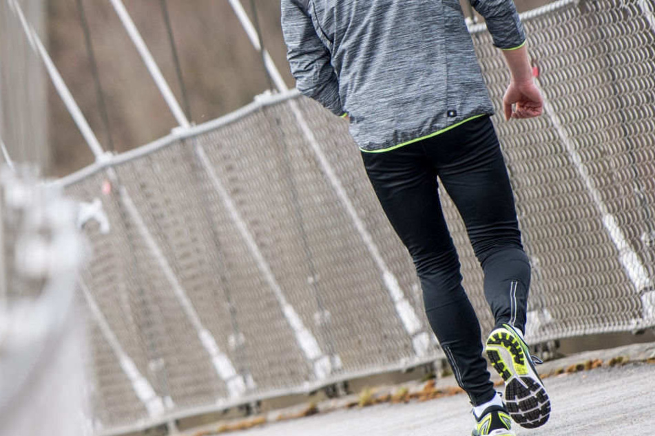 Der 27-jährige Jogger erlaub im Krankenhaus seinen Verletzungen. (Symbolbild)