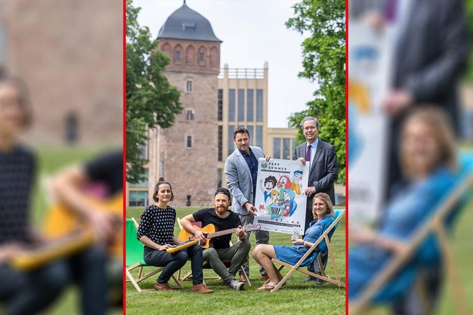 Das Parksommer-Team lauscht der Musik von Anne Günther (35) und Falk Hofmann (links). Die beiden treten zum Festival mit ihrer Band "O'Stereo" auf.