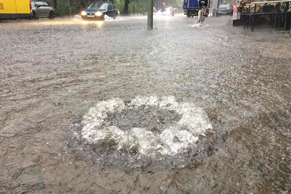 Anfang Juli stand Berlin komplett unter Wasser. Im Falle eines erneuten Wolkenbruchs ungeahnten Ausmaßes, sollen Dachgärten Abhilfe schaffen. (Symbolbild)
