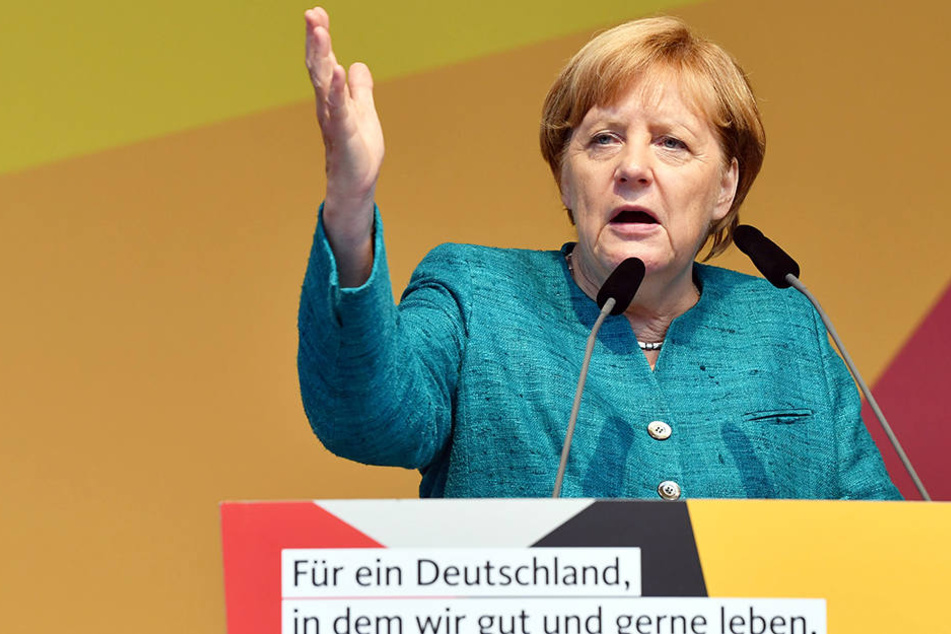 Angela Merkel (63, CDU) wurde bei ihrem Auftritt in Apolda heftig beschimpft.