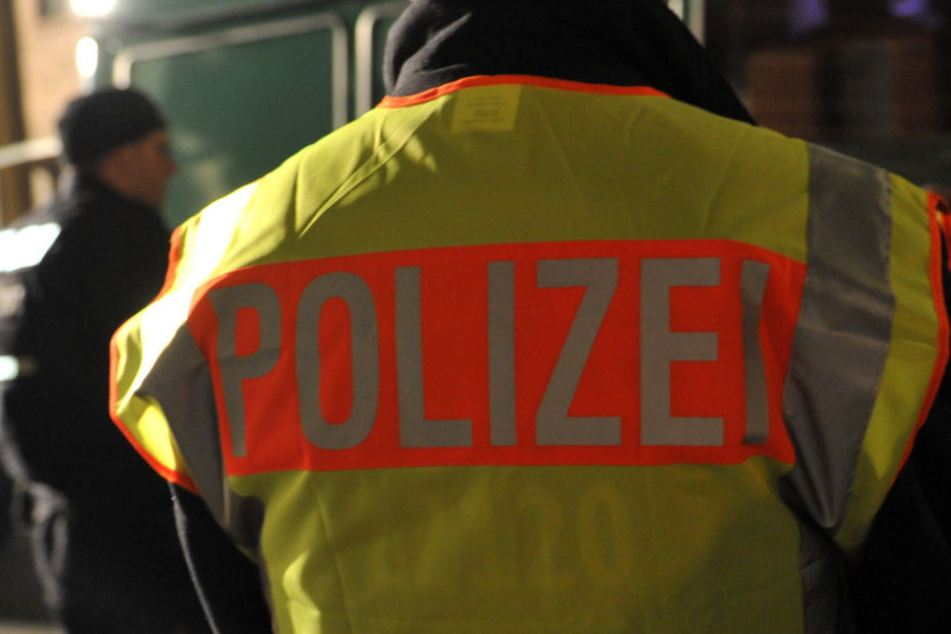 Bei einer nächtlichen Personenkontrolle konnten Polizeibeamte in Gera einen Flüchtigen fassen. (Symbolbild)