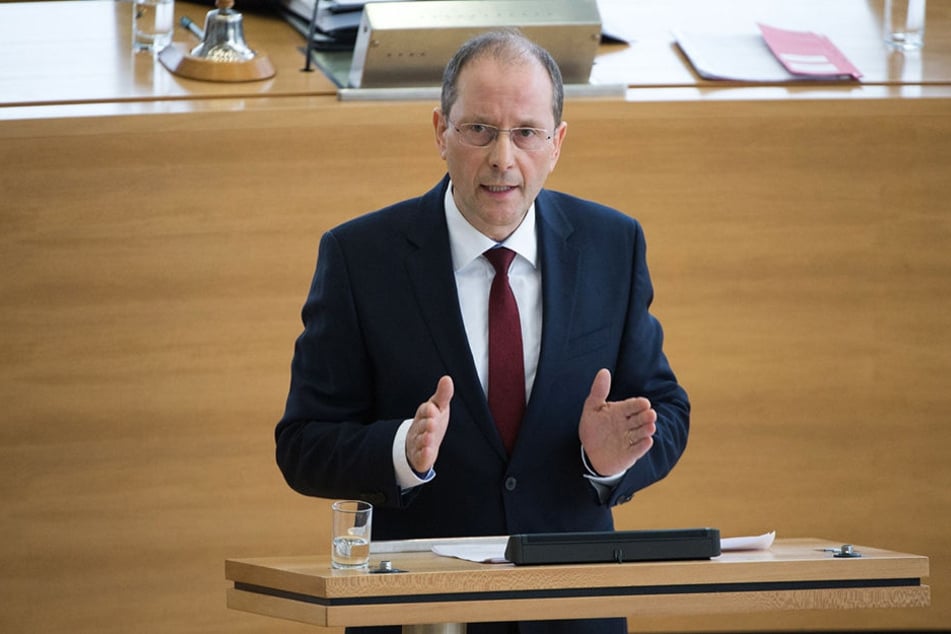 Innenminister Markus Ulbig informierte jetzt über das Personalkarussell bei der sächsischen Polizei.