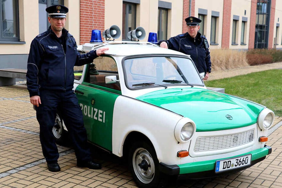 Schicke Rennpappe! Den Einsatz dieses Polizei-Trabis kündigte die Görlitzer Polizei zum 1. April an.