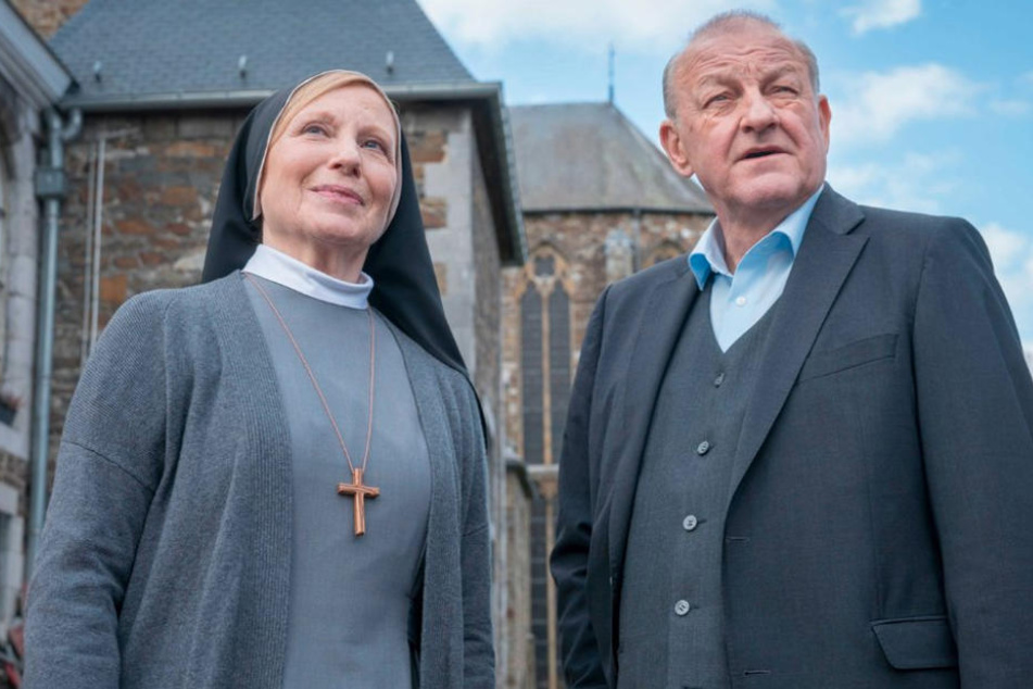 Georg Wilsberg (Leonard Lansink) ermittelt in dem Kloster von Schwester Helena (Maren Kroymann).
