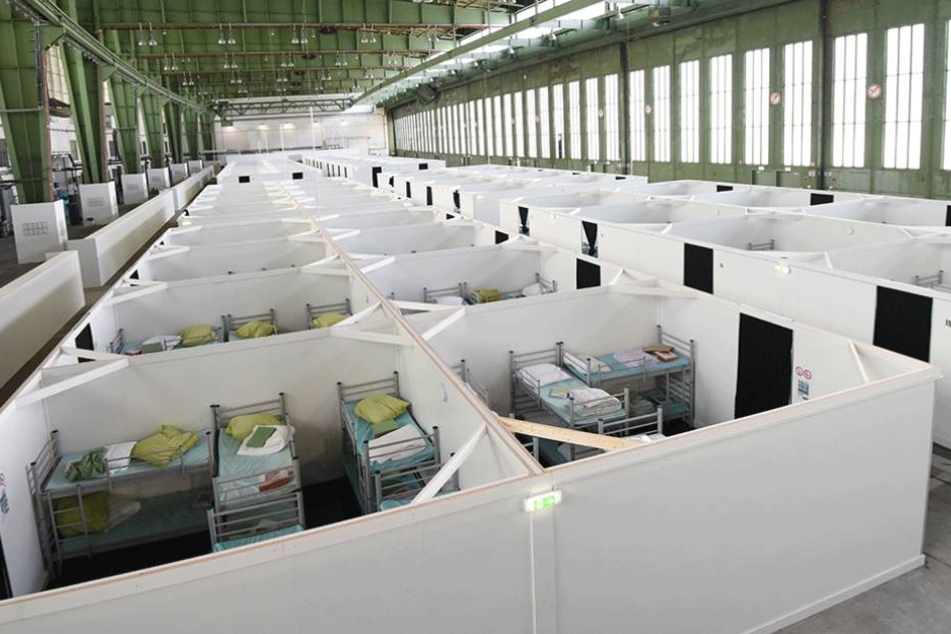 Unter oft sehr beengten Bedingungen leben die Flüchtlinge auf dem Höhepunkt der Flüchtlingskrise in Notunterkünften, wie hier in Tempelhof.