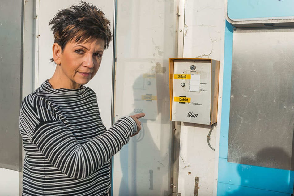 Simone Saloßnick, Chefin der Dynamo-Tankstelle zeigt die Schäden.