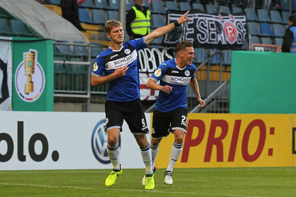 Fabian Klos und Konstantin Kerschabumer feierten gemeinsam das 1:0.