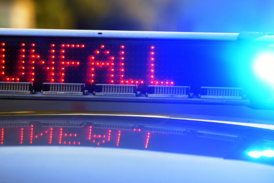 Die Polizei ist an der Unfallstelle auf der A4 vor Ort. Viele Details sind noch unklar (Symbolbild).