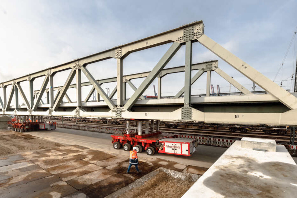 A7-Verkehr soll über recycelte Eisenbahnbrücke rollen