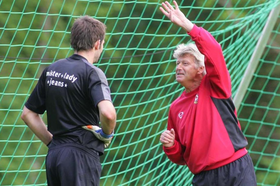 Werner Friese (r.) zu seiner Zeit bei Dynamo mit dem damaligen Torhüter Tino Berbig.