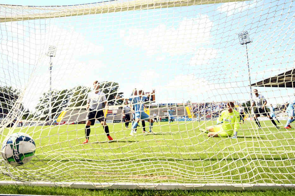 Das erste Mast-Tor für Chemnitz! Hier tunnelte er in Aalen Torhüter zur 1:0-Führung für den CFC.