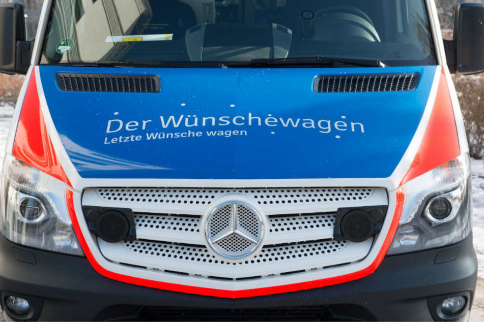 Der "Wünschewagen" des Arbeiter-Samariter-Bundes (ASB), der Schwerkranken und Sterbenden letzte Wünsche erfüllt.