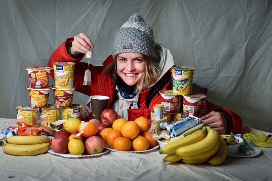 Eiskünstlerin
Charlotte Koster
(40) muss viel futtern,
weil ihr Körper
bei frostigen
Temperaturen auf
Hochtouren fährt.