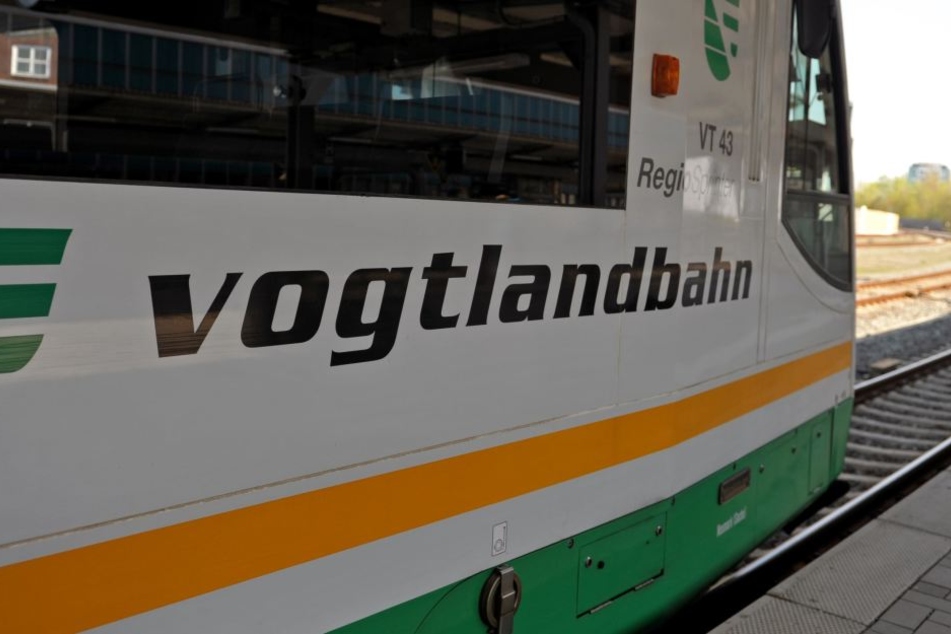 Die Vogtlandbahn hat am Samstagnachmittag auf der Strecke von Gera nach Weischlitz per Notbremsung stoppen müssen. (Symbolbild)