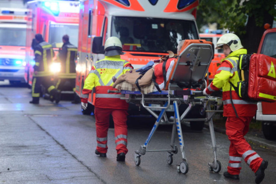 Mehrere Bewohner wurden in ein Krankenhaus transportiert (Symbolfoto).