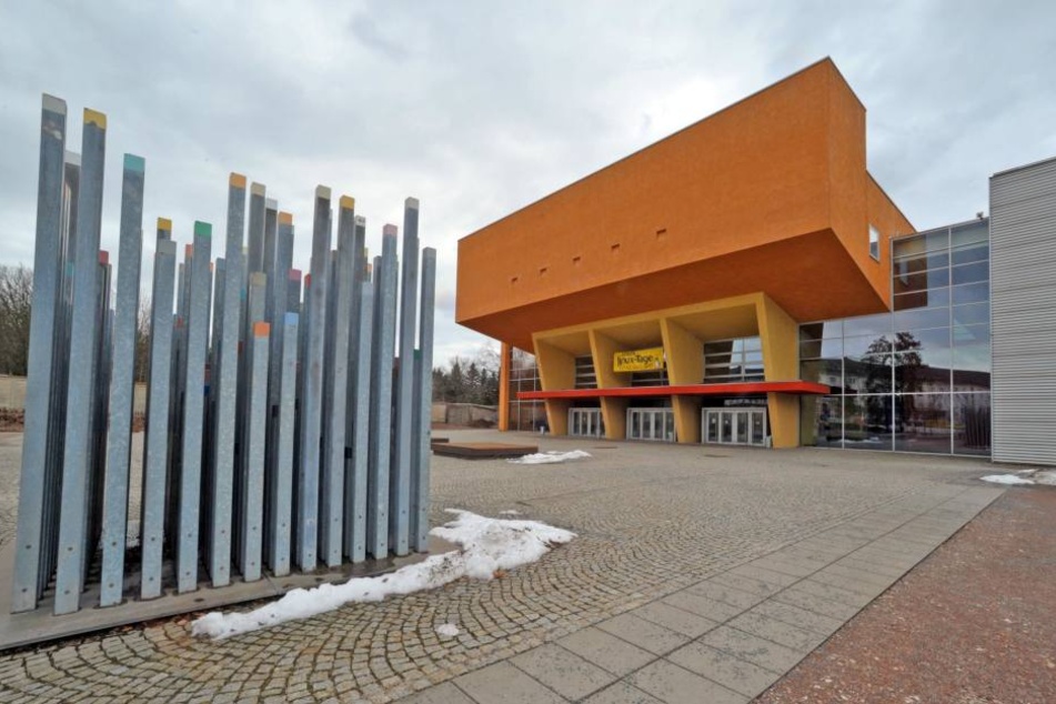Hinter der modernen Architektur der TU Chemnitz verstecken sich helle Köpfe.