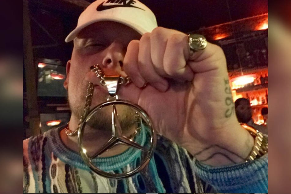Ob Rolex oder Goldkette - Bonez MC protzt gerne mit seinem Reichtum.