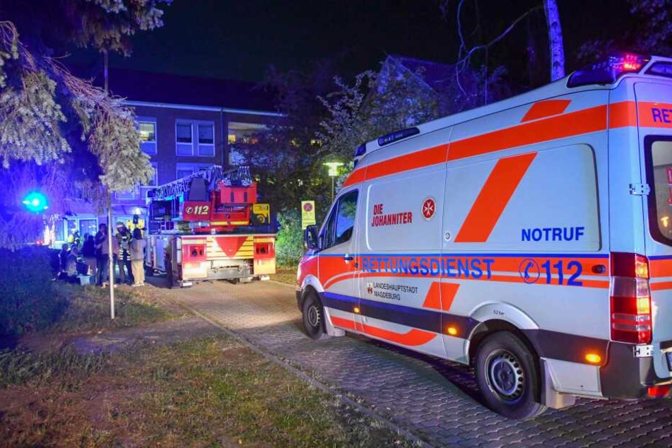 Bei einem Wohnungsbrand in einem Magdeburger Pflegeheim ist in der Nacht zu Freitag ein Mann ums Leben gekommen.
