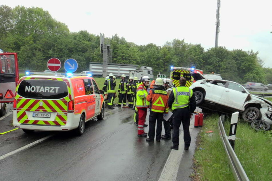 Das Verkehrsunfallaufnahme-Team der Polizei Düsseldorf sicherte vor Ort die Unfallspuren.