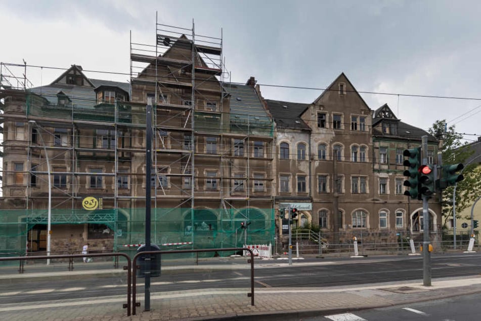 Haus in der Annaberger Straße in Gefahr: Ein Investor will alles erhalten, die Stadt möchte zumindest die rechte Seite abreißen.