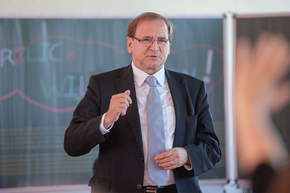 Heidenaus Bürgermeister Jürgen Opitz (63,CDU) ist froh, dass alles so glimpflich abgelaufen ist.