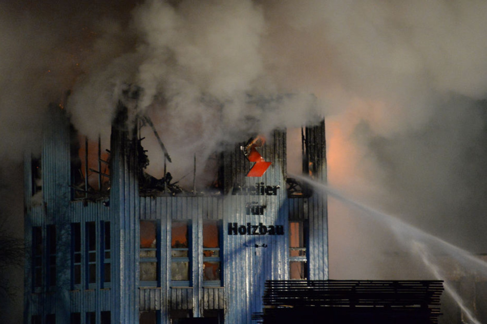 Das Feuer richtete riesigen Schaden in der Tischlerei an.