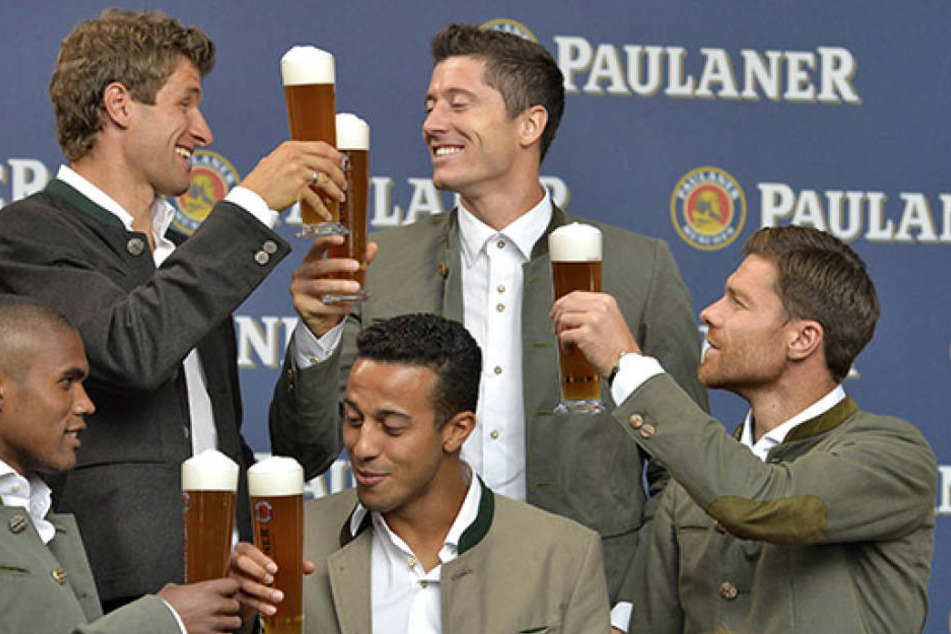 Die Saison läuft gut beim FC Bayern. Bei Xabi Alonso (li., 35) herrscht durch die mögliche Haftstrafe jedoch keine gute Stimmung.