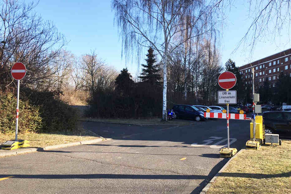 Wer in die Sackgasse "Am Kirschberg" einbiegt, stößt auf der linken Seite auf die gesperrte Verbindung zur Heilbronner Straße. Viele Autofahrer nehmen den Weg trotzdem.