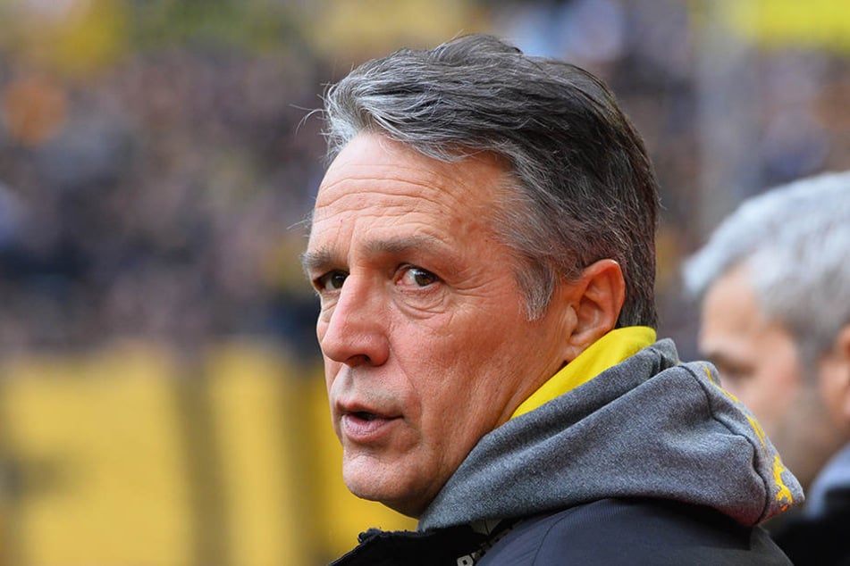 Dynamo-Coach Uwe Neuhaus findet lobende Worte für seinen jungen Abwehrmann.