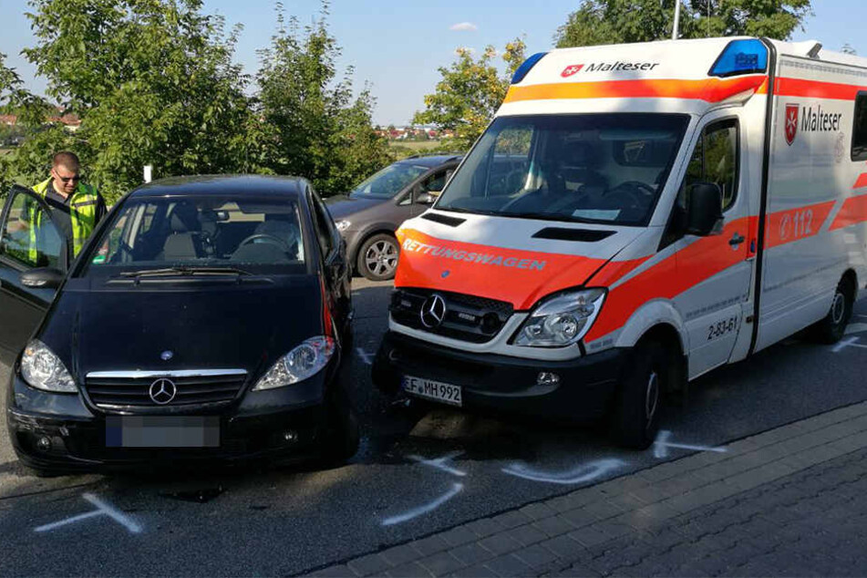 Die Rettungswagenbesatzung blieb unverletzt.