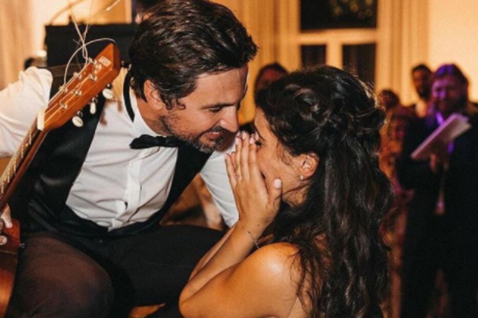 Da ist die Freude riesig: Chryssanthi Kavazi (30) und Tom Beck (41) erwarten ein Baby.