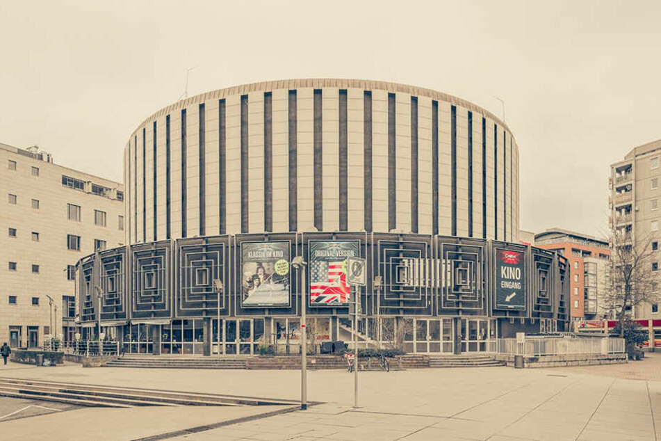 Maurizio Camagna fotografiert die Ostmoderne im Winter. Weder Bäume noch Menschen sollen die Architektur stören.