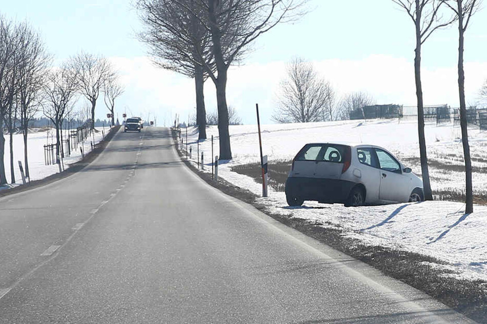 Der Fiat steht an der B95 zwischen Annaberg und Bärenstein.