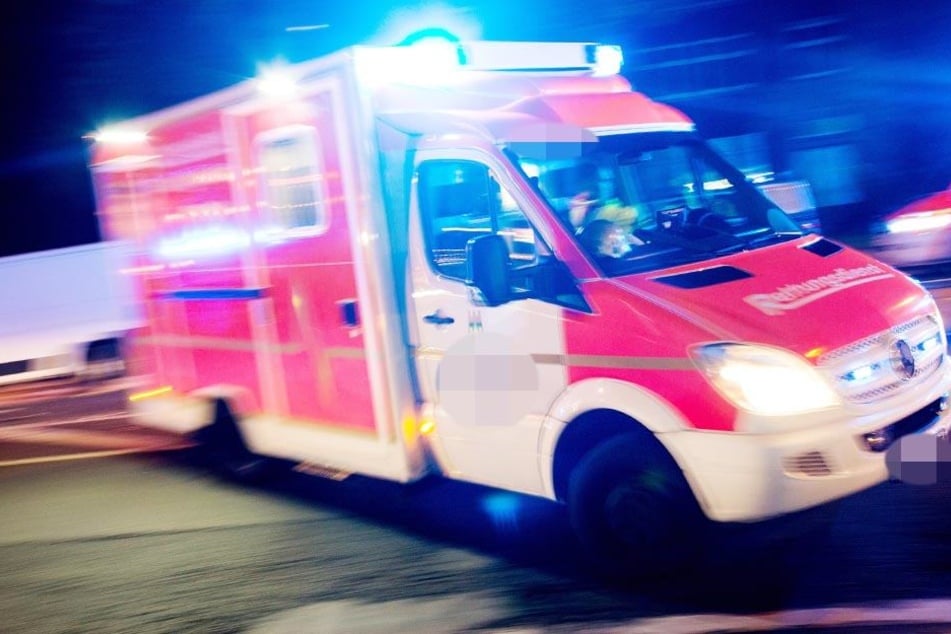 Der 23-Jährige stürzte und verletzte sich dabei schwer. Er musste in ein Krankenhaus eingeliefert werden. (Symbolbild)